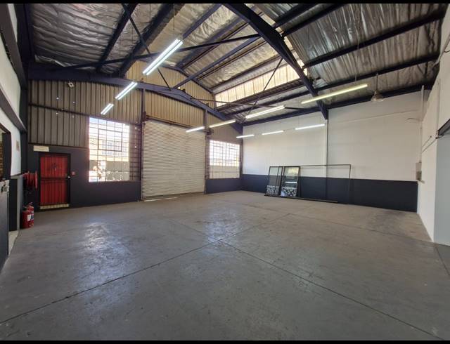 558M² WAREHOUSE TO LET IN JET PARK